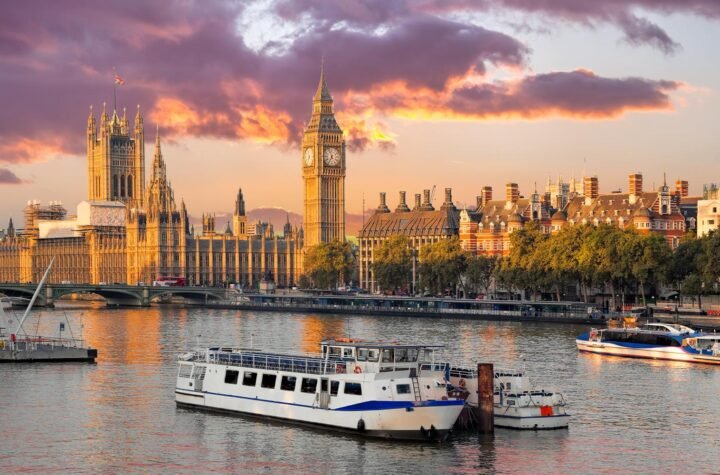 River Thames Adventure - Cruises, Walks, Cafés